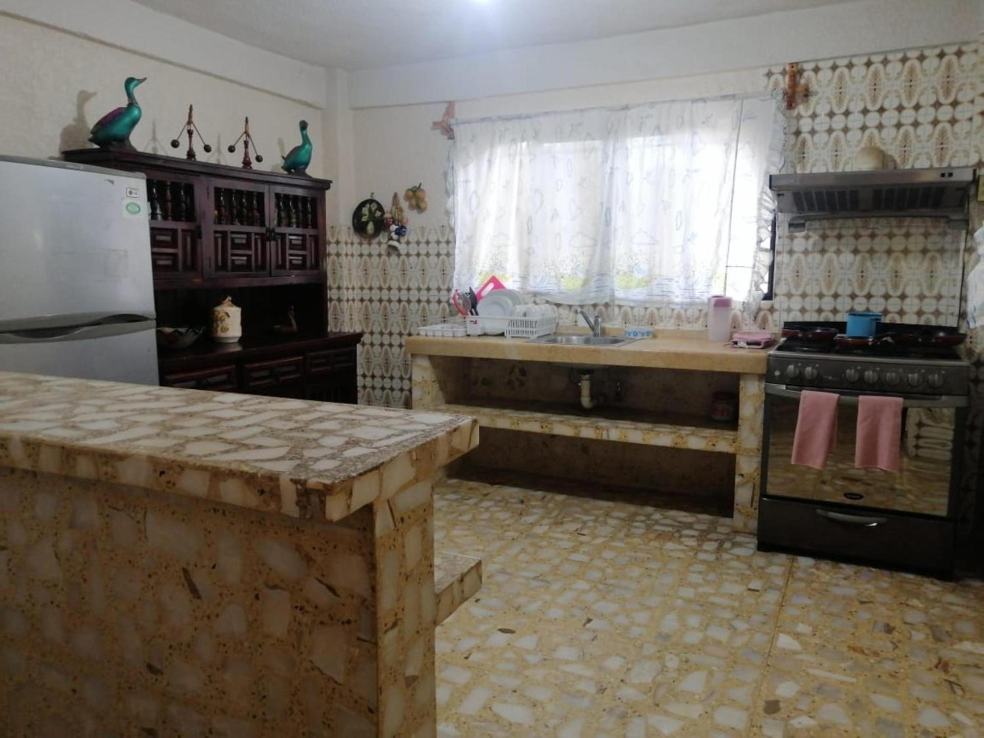 Ashly Boulevard Acapulco Bilik gambar